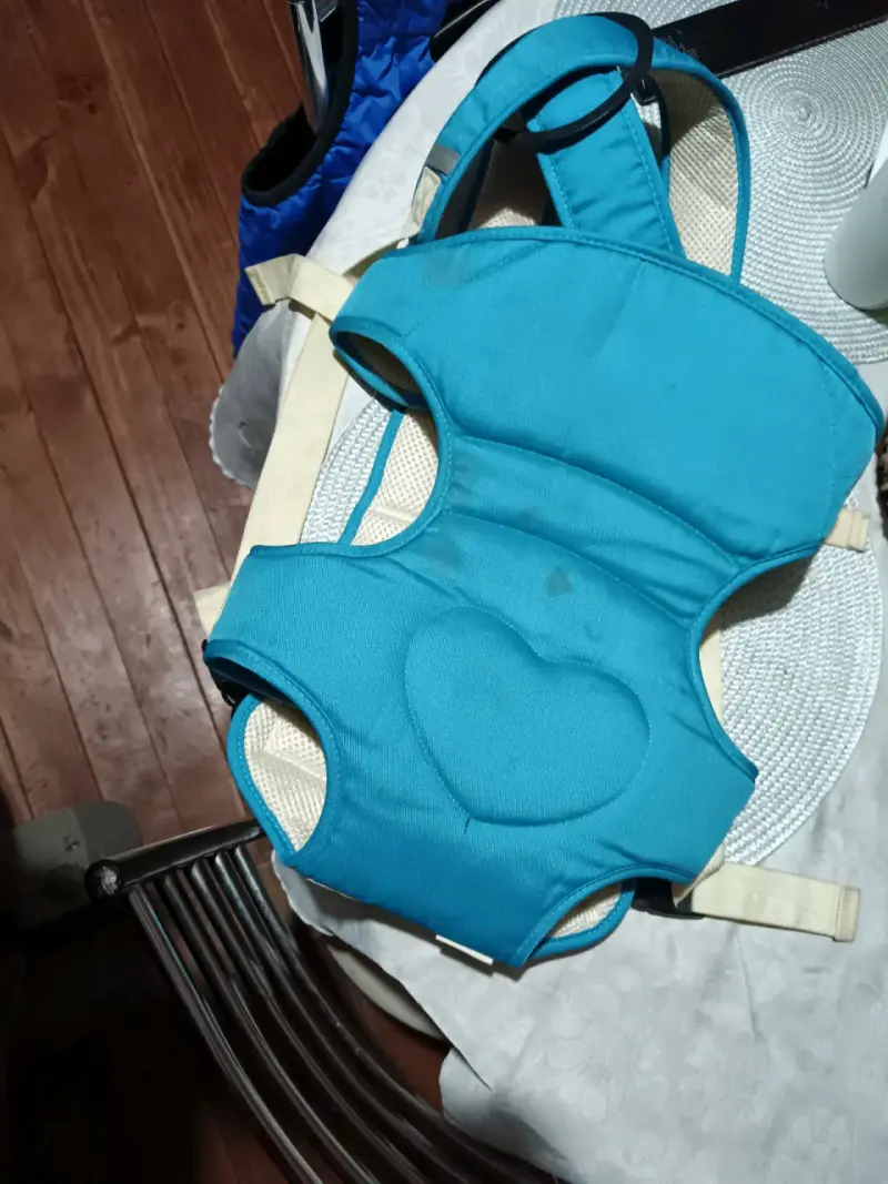 Portabebés ergonómico azul con diseño de corazón - 1
