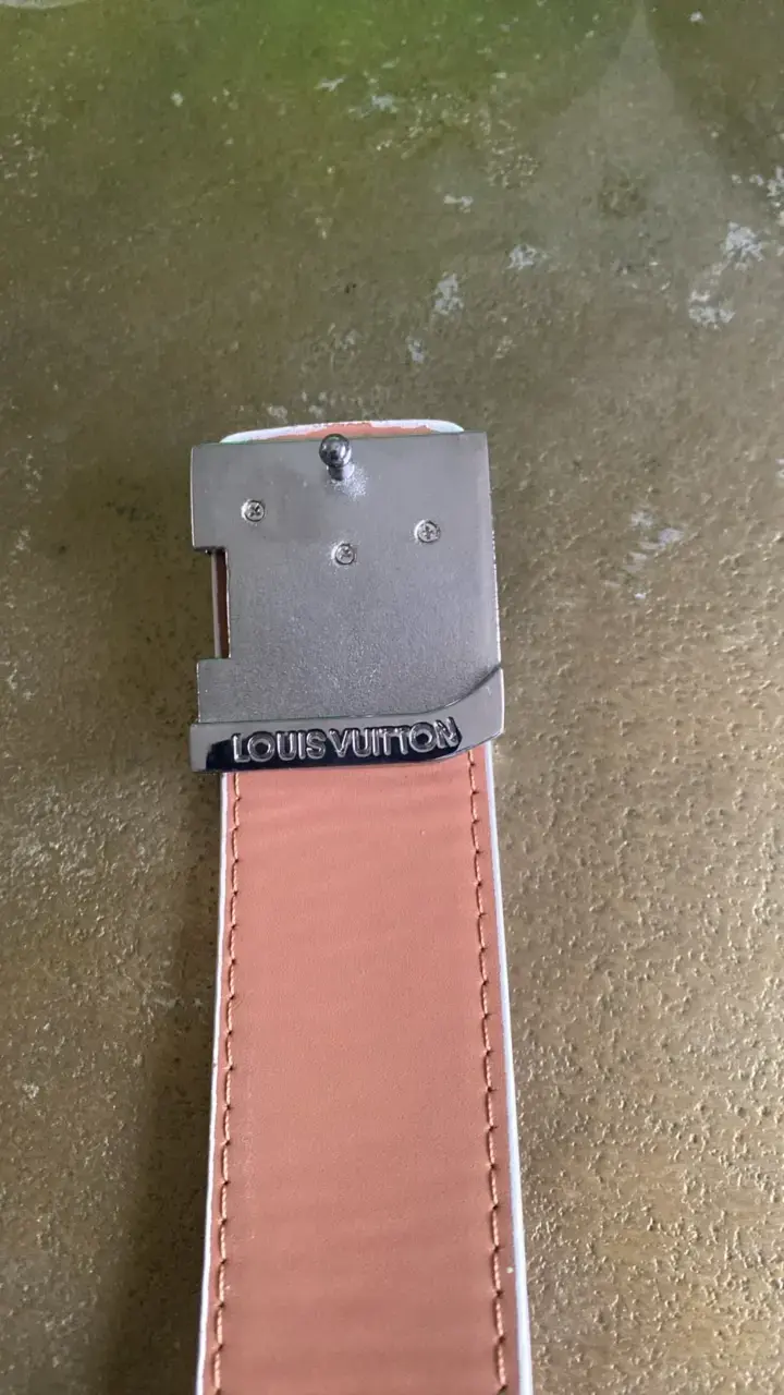 Cinturón blanco de cuero con hebilla LV - 2