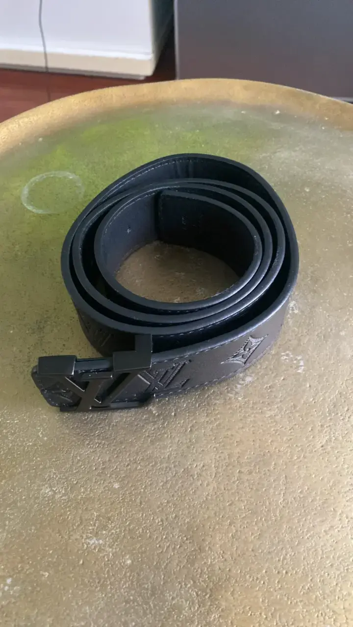 Cinturón de cuero negro con hebilla LV - 2