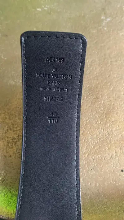 Cinturón de cuero negro con hebilla LV - miniatura 5