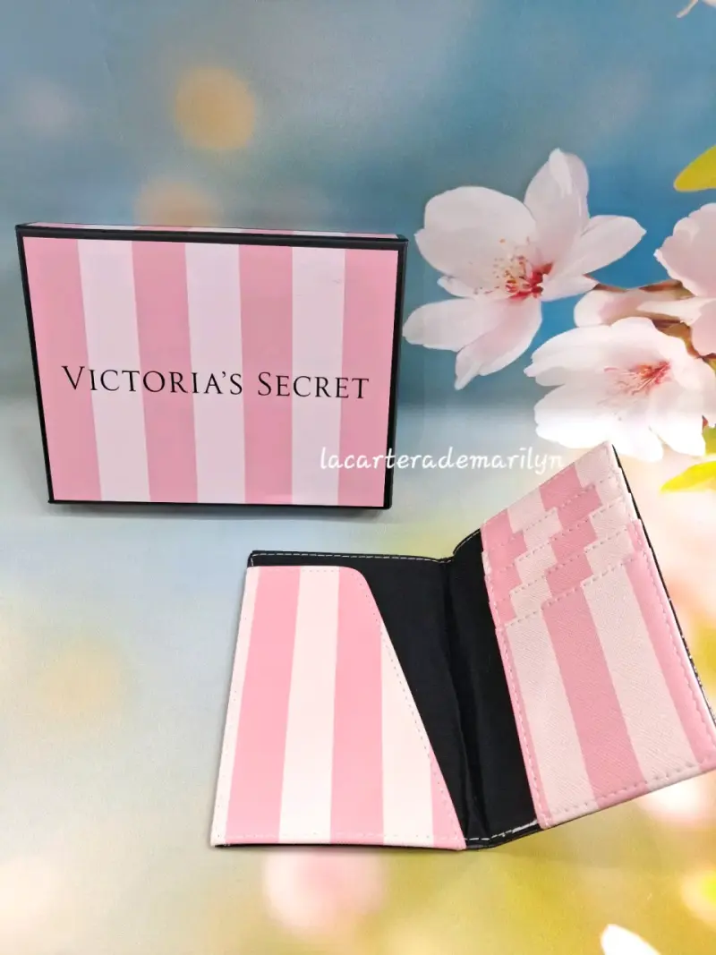 Porta pasaporte Victoria's Secret a rayas rosadas - 2
