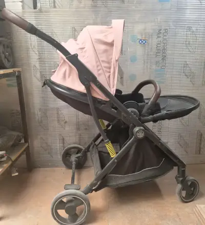 Coche de bebé Lu Baby rosa plegable - miniatura 1