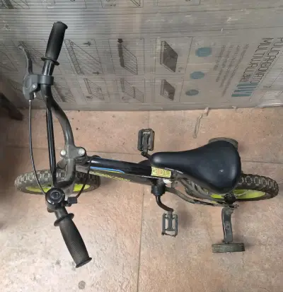Bicicleta infantil Ozark Trail con ruedas de apoyo - miniatura 2
