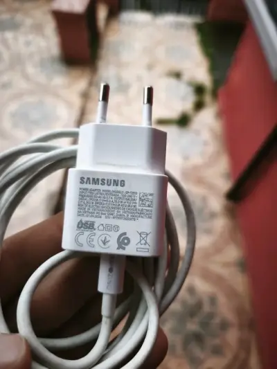 Cargador Samsung original con cable USB - miniatura 2