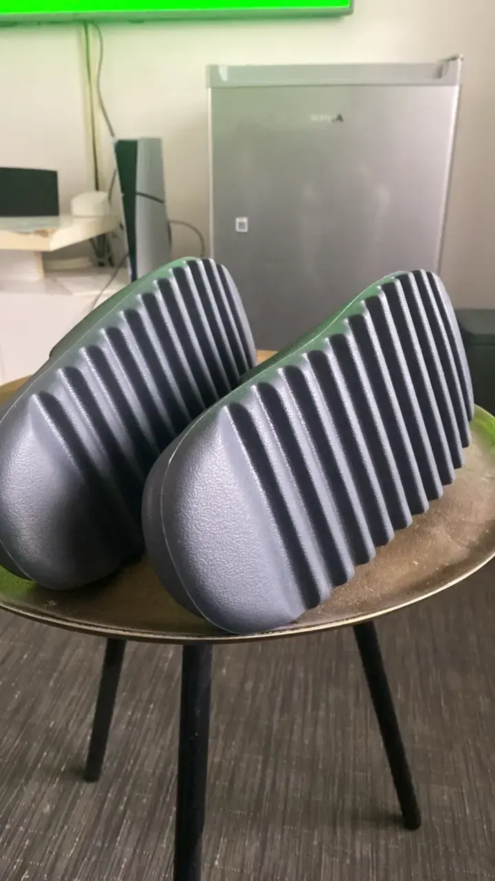 Yeezy slides - 4