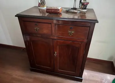Aparador de madera con cajones y puertas - miniatura 1