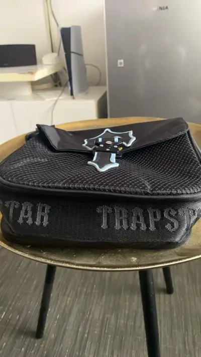 Bolso cruzado negro trapstar it’s a secret - miniatura 2