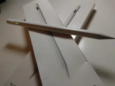 Lápiz táctil para iPad con carga inalámbrica - miniatura 1