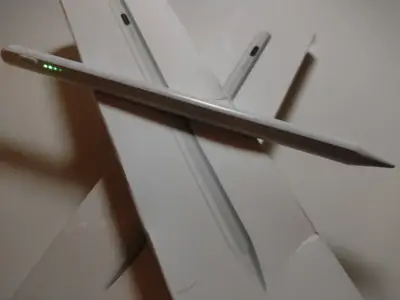 Lápiz táctil para iPad con carga inalámbrica - miniatura 3