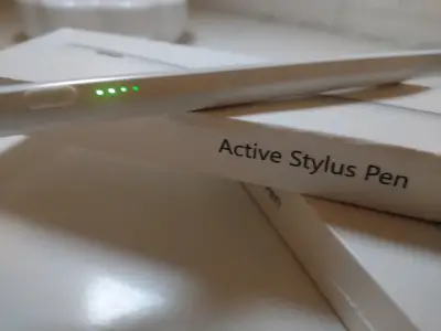 Lápiz táctil para iPad con carga inalámbrica - miniatura 4