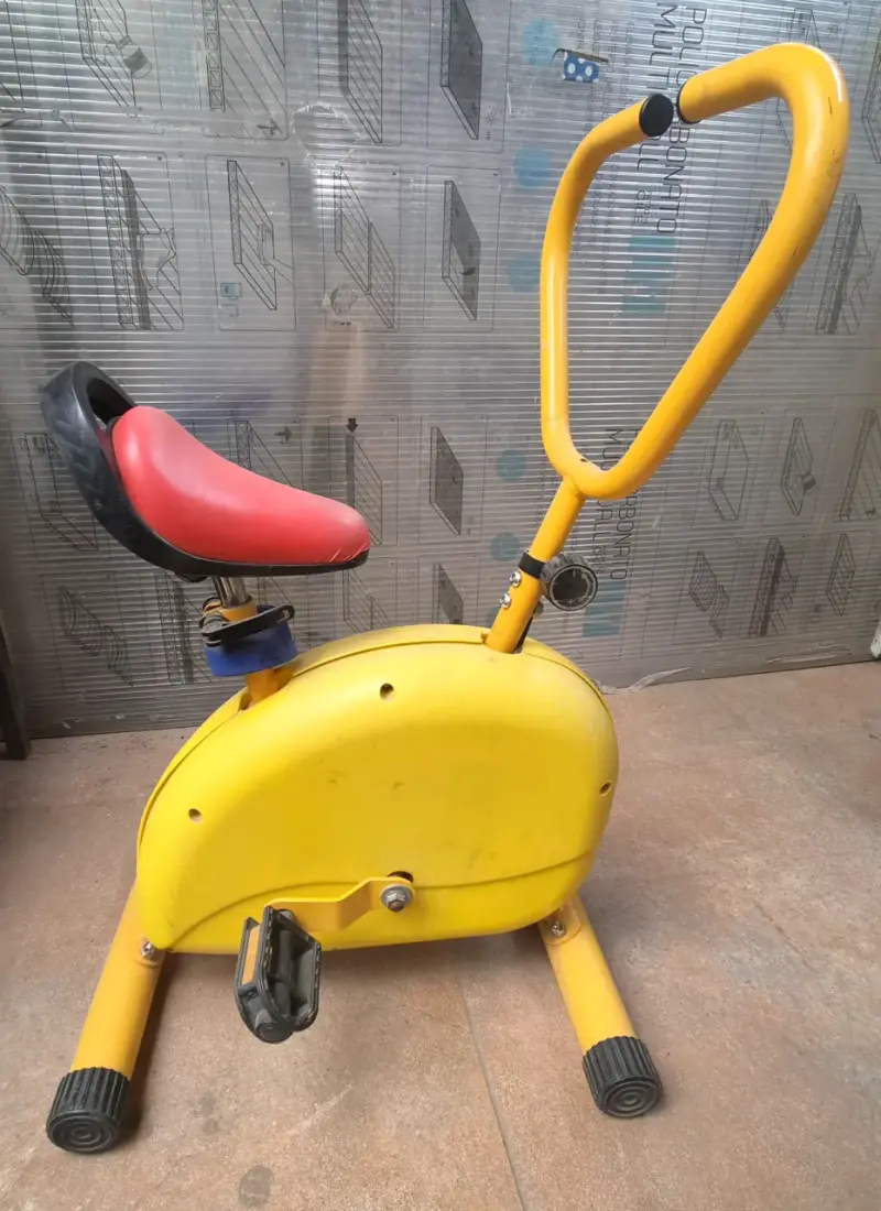 Bicicleta estática infantil amarilla - 3