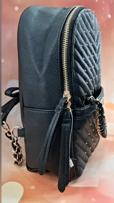 Mochila negra Victoria's Secret con tachas - miniatura 2