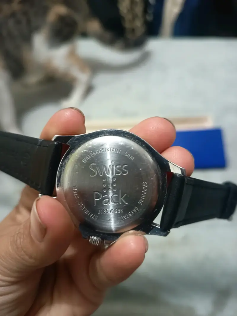 Reloj Tissot de buceo con bisel rojo - 3