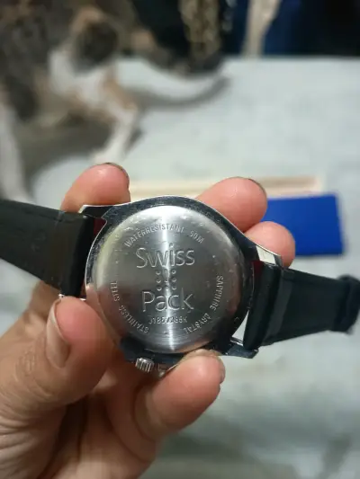Reloj Tissot de buceo con bisel rojo - miniatura 3