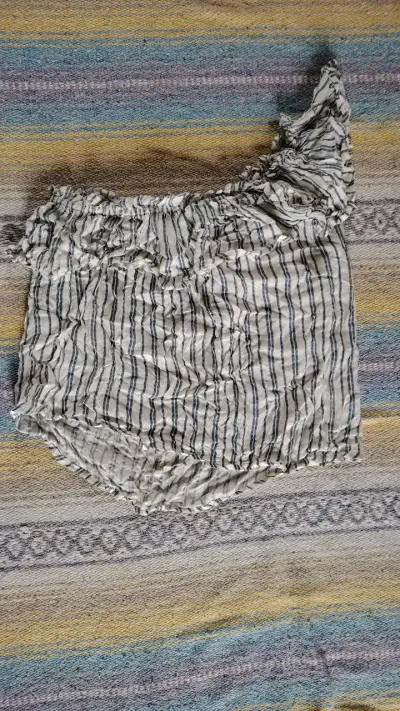 Blusa de rayas con volantes - miniatura 1