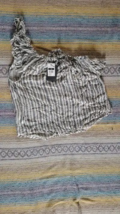 Blusa de rayas con volantes - miniatura 2