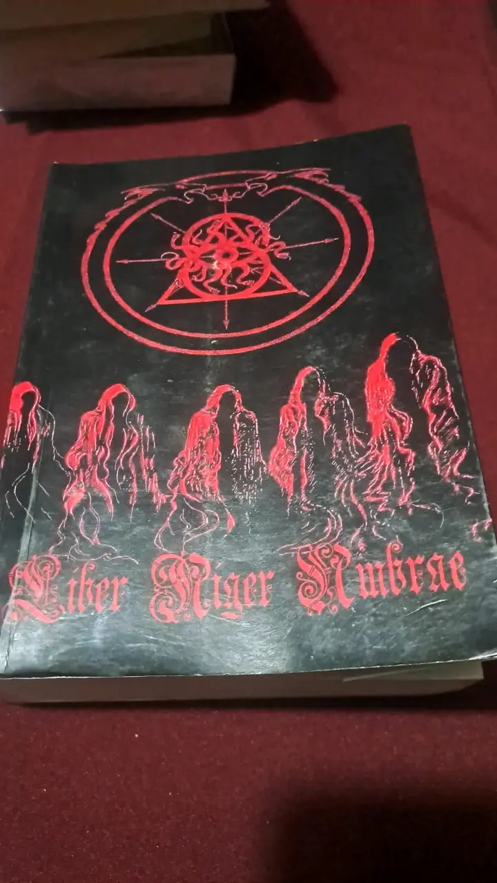 Libro Liber Niger Umbrae edición especial