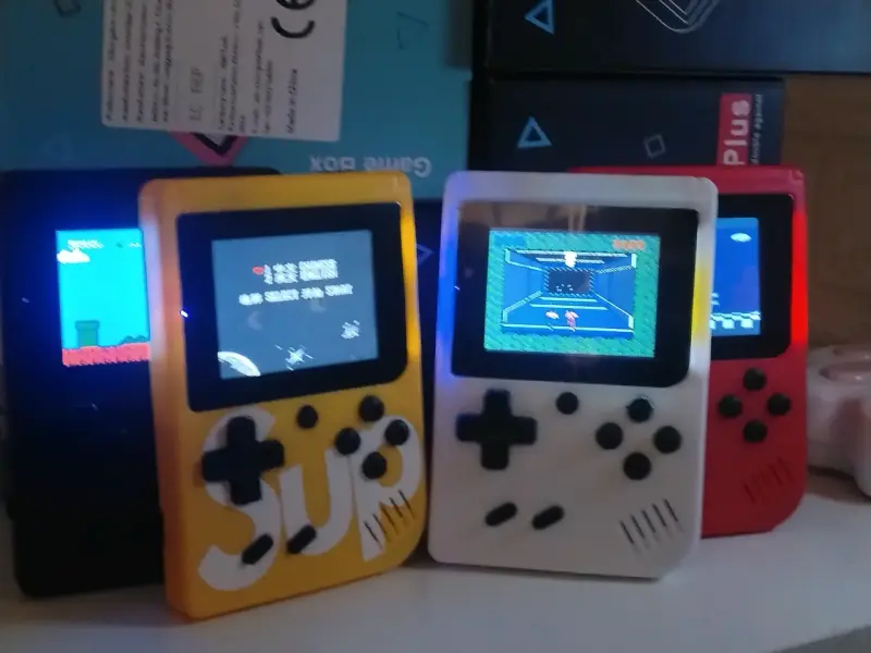 Consola portátil retro con juegos clásicos - 2