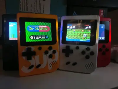Consola portátil retro con juegos clásicos - miniatura 4