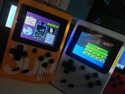 Consola portátil retro con juegos clásicos - miniatura 5