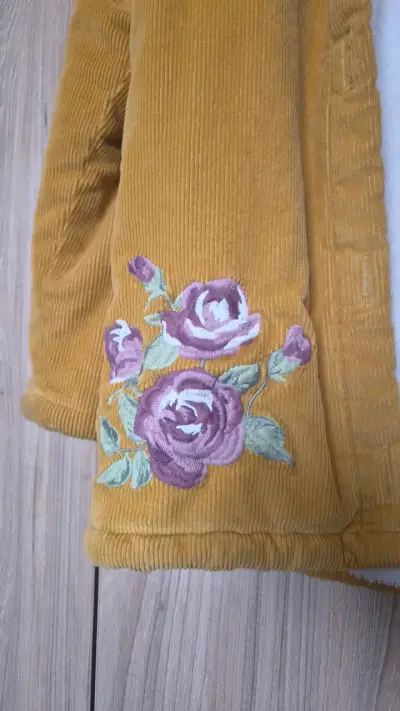 Chaqueta limonada con bordado floral - miniatura 5
