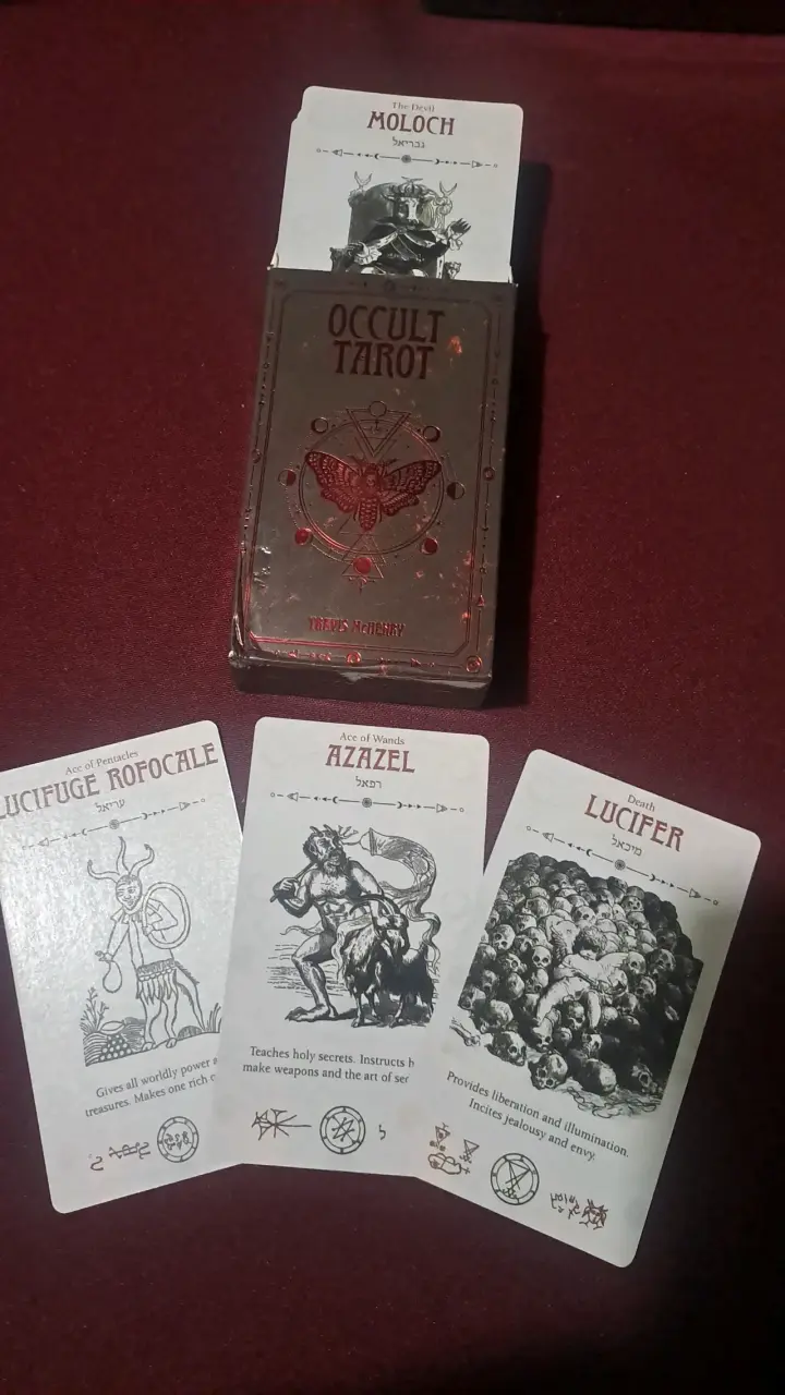 Baraja de Tarot Oculto de Travis McHenry