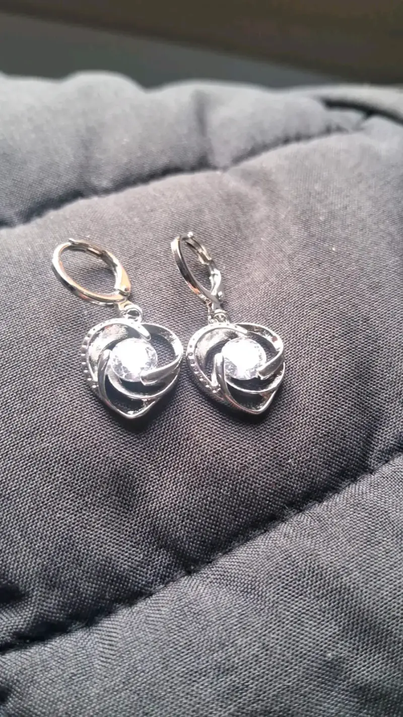 Aros de plata con diseño de corazón - 3