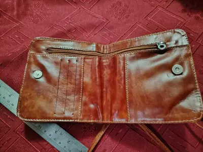 Billetera, cartera de cuero marrón con cierre - miniatura 1