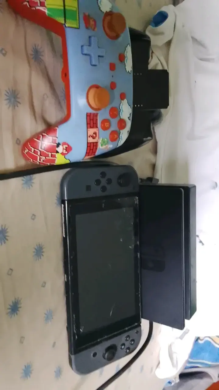 Consola Nintendo Switch con control Mario