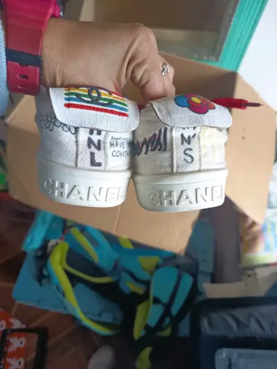 Zapatillas Chanel edición especial personalizadas - miniatura 2