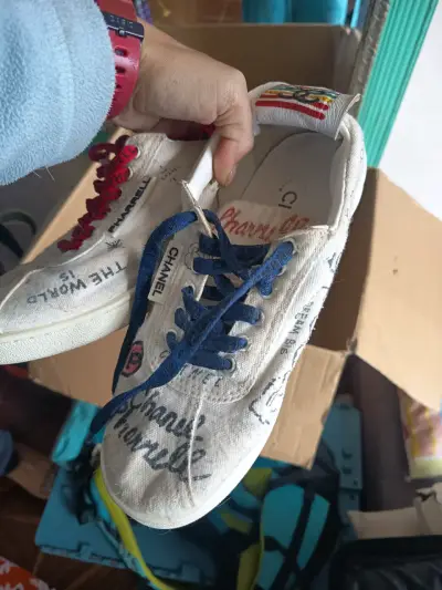 Zapatillas Chanel edición especial personalizadas - miniatura 3