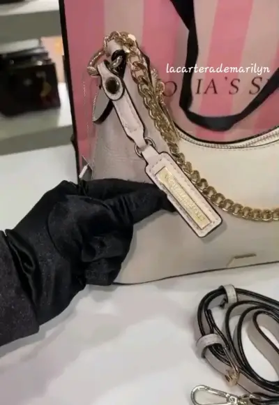 Cartera crossbody crema victoria's secret - miniatura 3