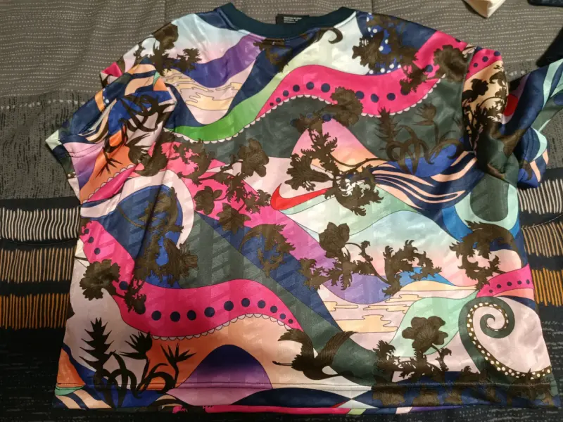 Polera Nike estampado abstracto multicolor - 2