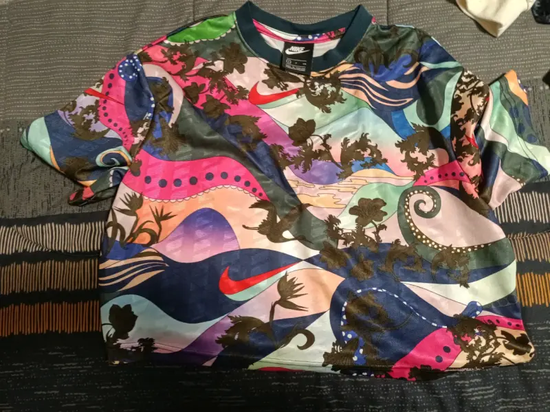 Polera Nike estampado abstracto multicolor - 3