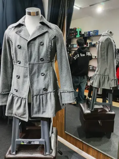Abrigo gris de lana para mujer - miniatura 2