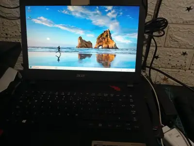 Notebook Acer con pantalla de 14 pulgadas - miniatura 1