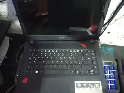 Notebook Acer con pantalla de 14 pulgadas - miniatura 4