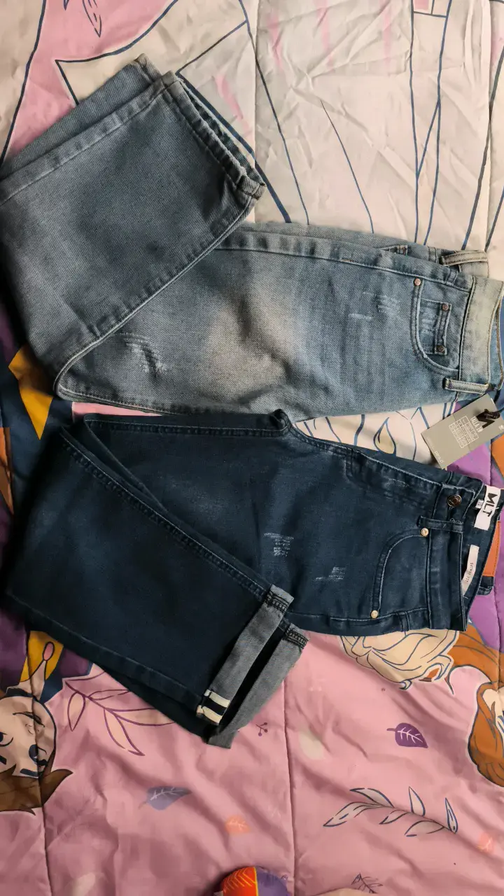 Jeans de mezclilla desgastados para mujer - 4
