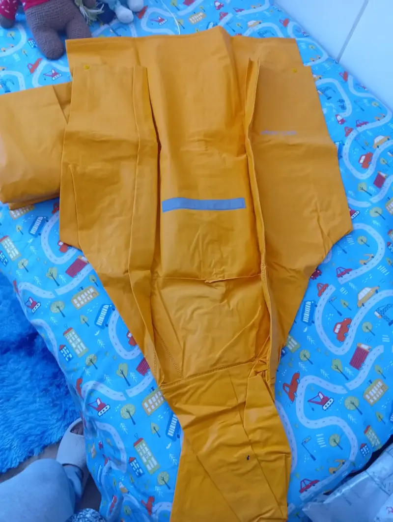 Conjunto impermeable amarillo para lluvia - 3