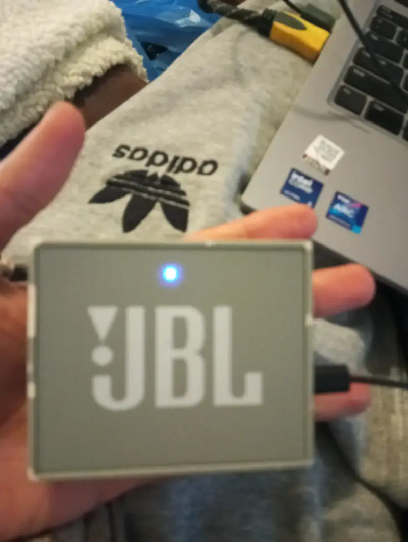 Parlante portátil JBL con Bluetooth (detalle) - 1