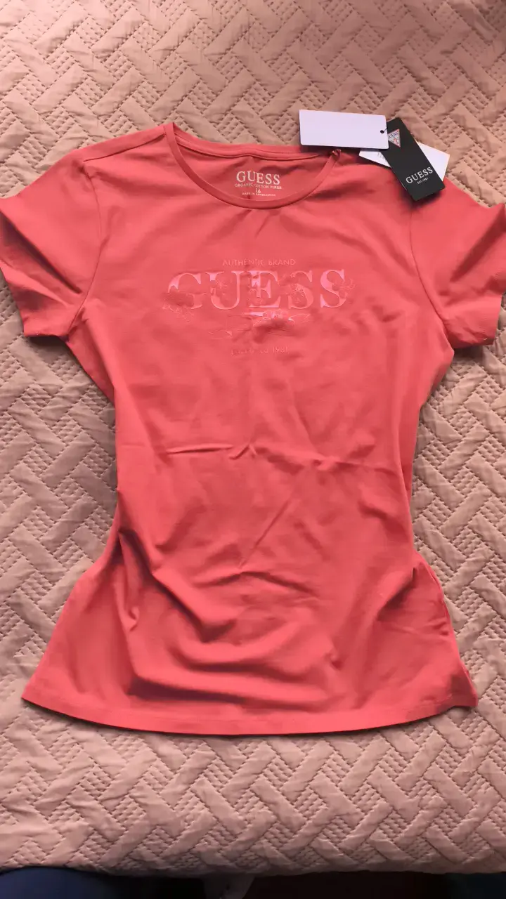 Polera Guess coral nueva con etiqueta - 1