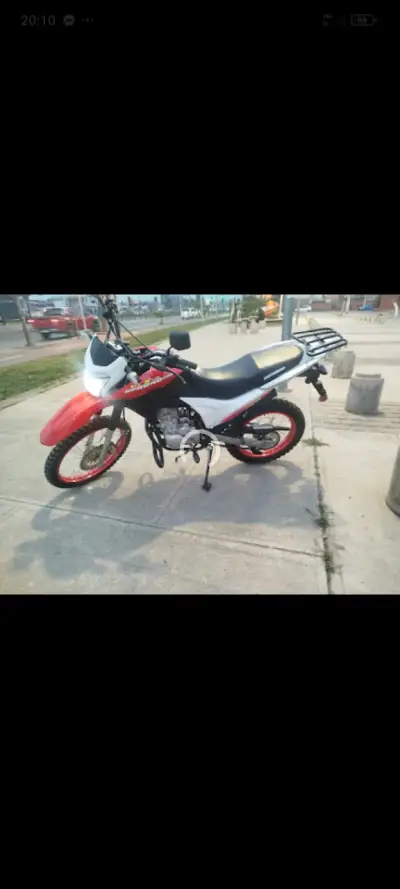 Motorrad 150 cc 2023 cómo nueva - miniatura 4