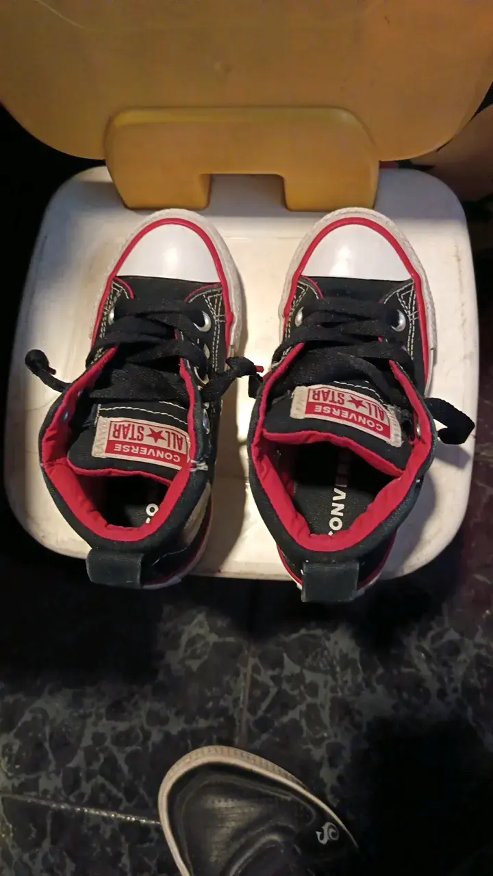 Zapatillas Converse All Star negras y rojas - 1