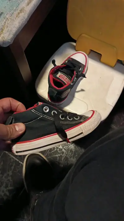 Zapatillas Converse All Star negras y rojas - miniatura 2