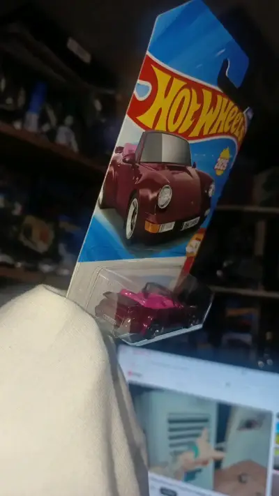 Hot Wheels Porsche 911 Turbo Cabriolet 2022 - miniatura 3