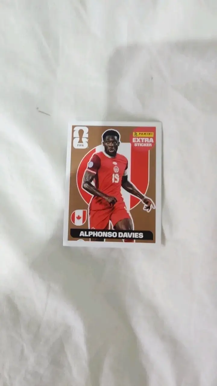 Lámina Panini Alphonso Davies Bronce FIFA - 1