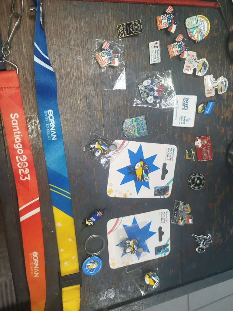 Colección de pines y llaveros Santiago 2023 - 1