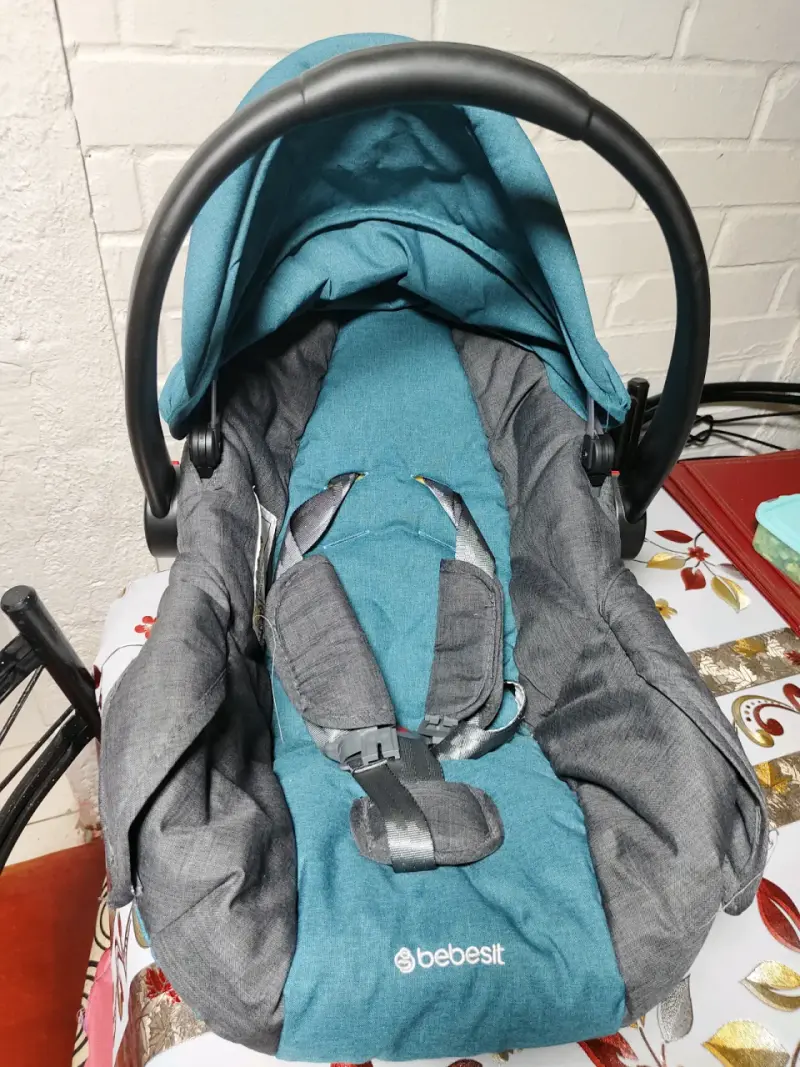 Silla de auto y coche bebesit - 1