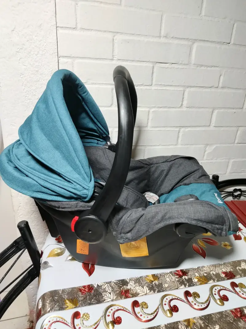 Silla de auto y coche bebesit - 4