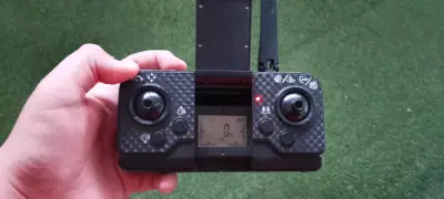 Drone con brazo roto para repuestos - miniatura 4